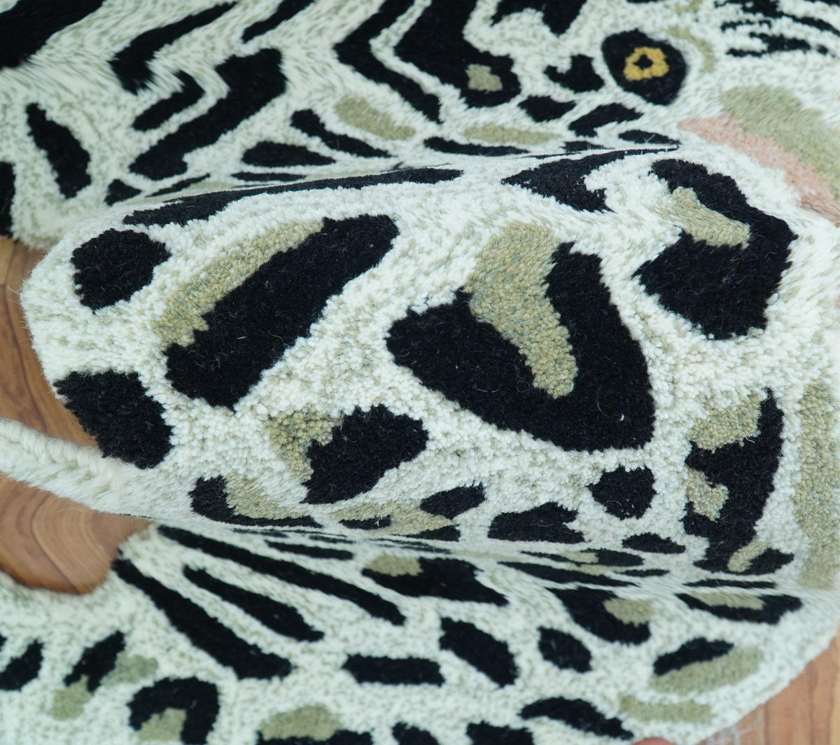 Hand Tufted Animal Cat White And Black 2x3 Wool Area Rug.