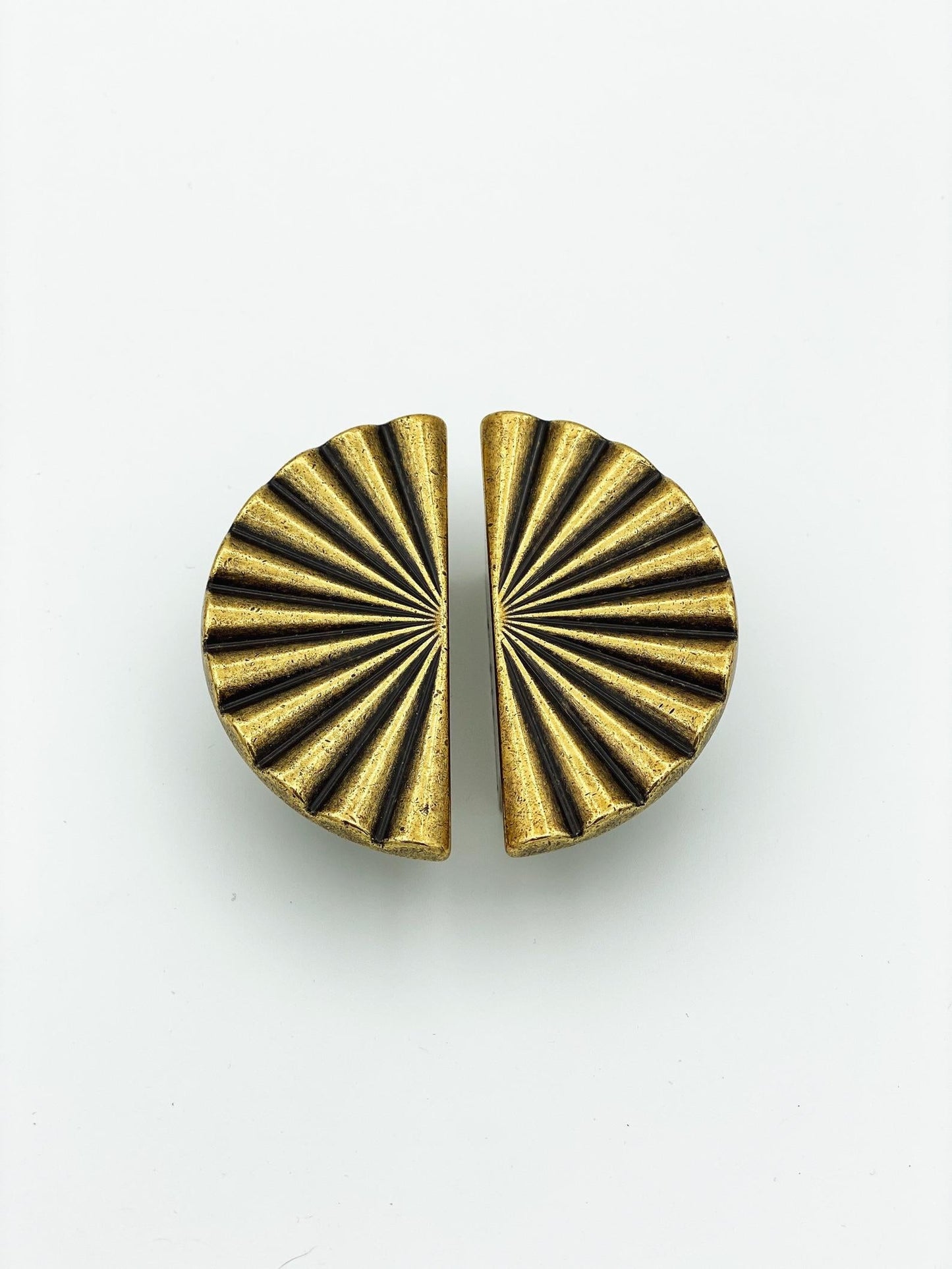 Reeded Antique Brass "Half-Daisy" Round Cabinet Knob