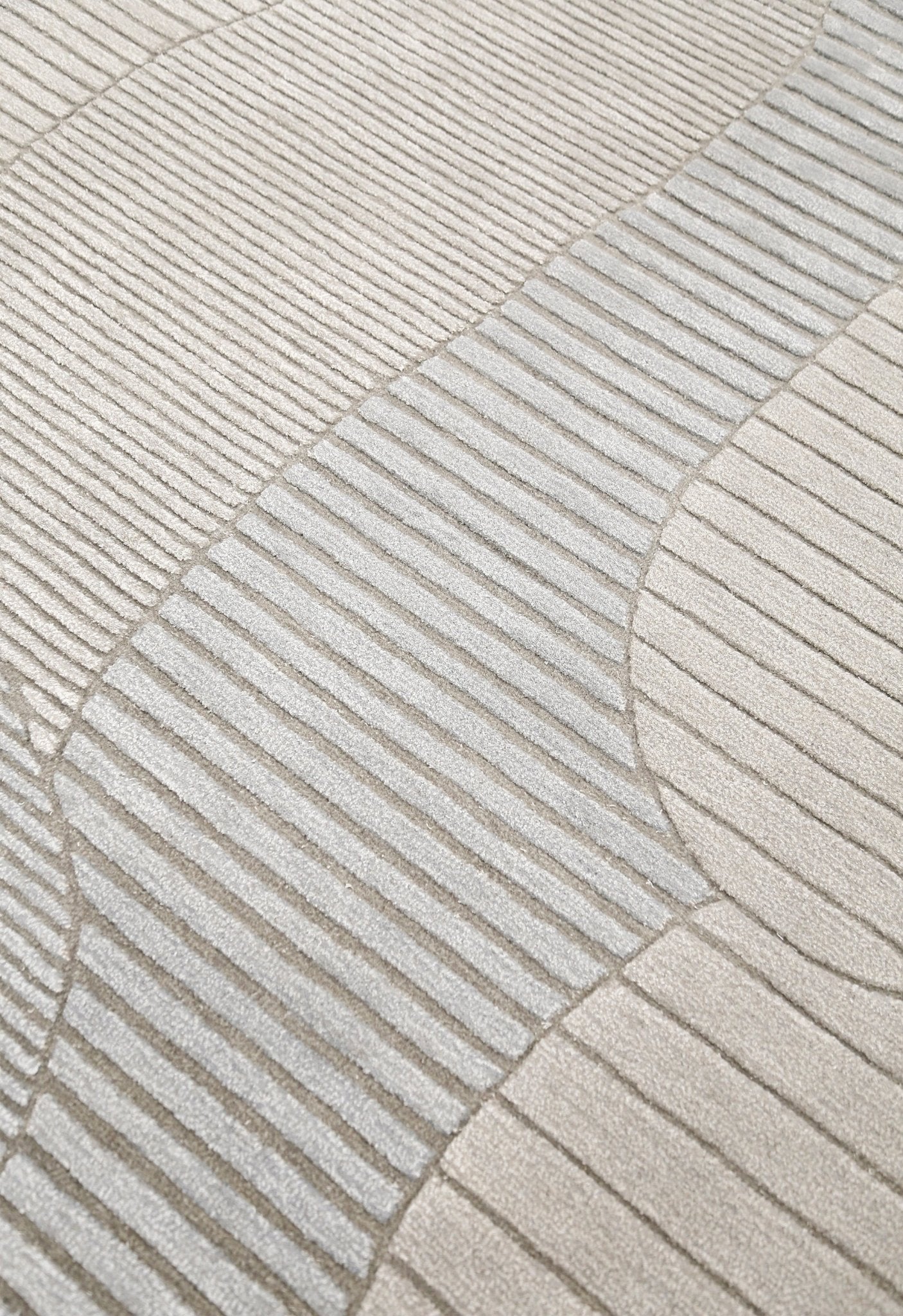 Stone Silver Modern Ripple Hand Tufted 5x7 Wool Area Rug