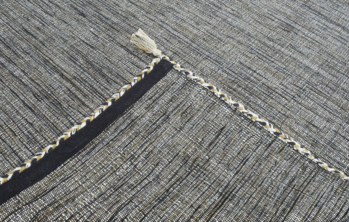 Hand Woven Gray Modern Style Wool Area Rug.