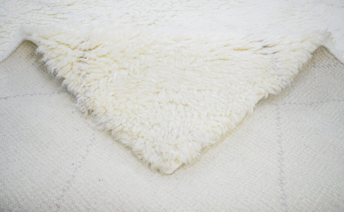 Ivory Modern Style Handmade Wool Area Rug.