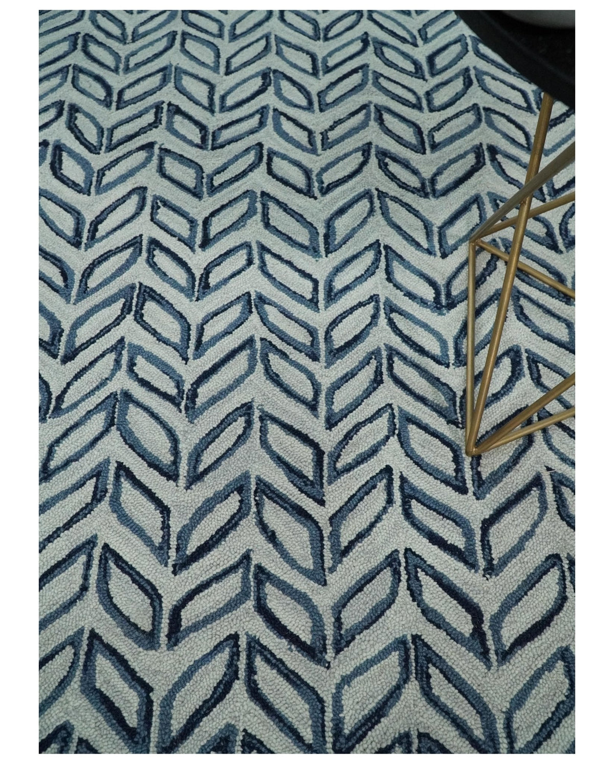 Contemporary Farmhouse Leaf's Hand Tufted Silver and Blue Loop Multi Size Wool Rug.