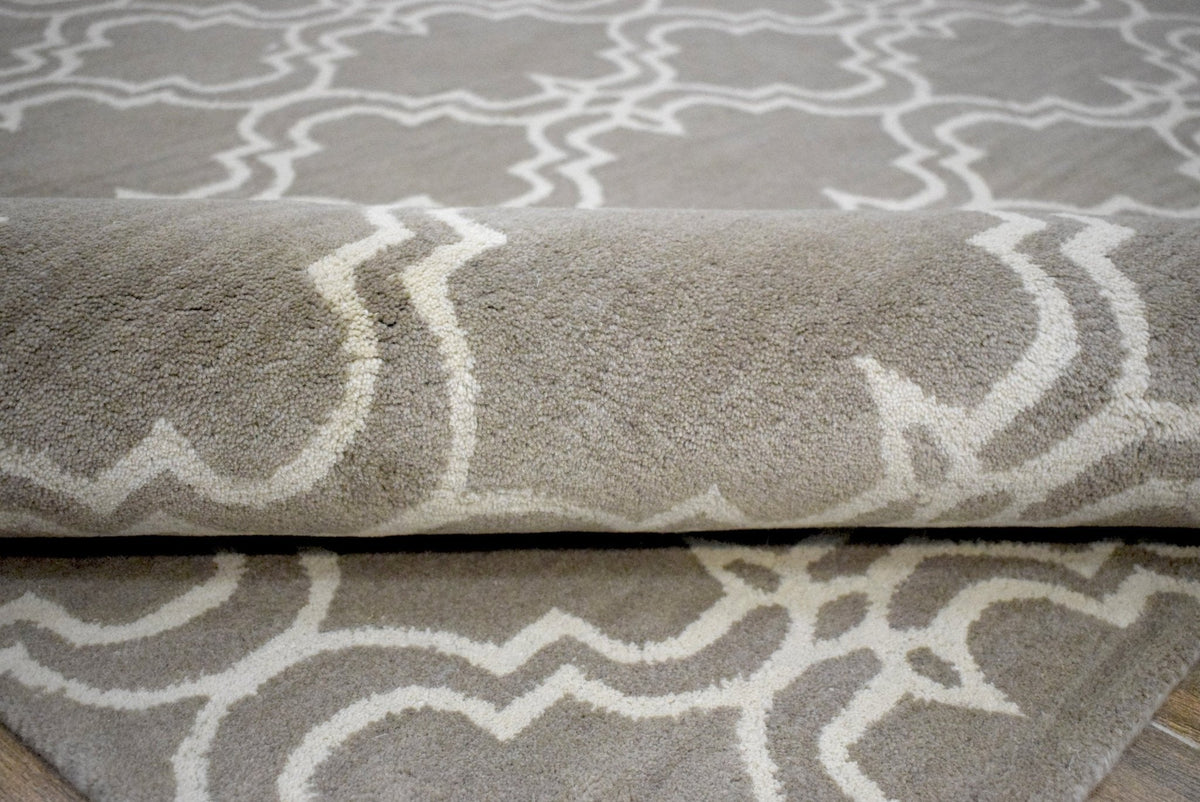 Modern Geometrical Hand Tufted Silver Wool 8x10 Area Rug.