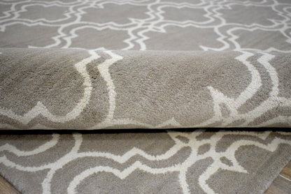 Modern Geometrical Hand Tufted Silver Wool 8x10 Area Rug.