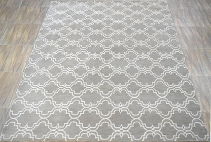 Modern Geometrical Hand Tufted Silver Wool 8x10 Area Rug.
