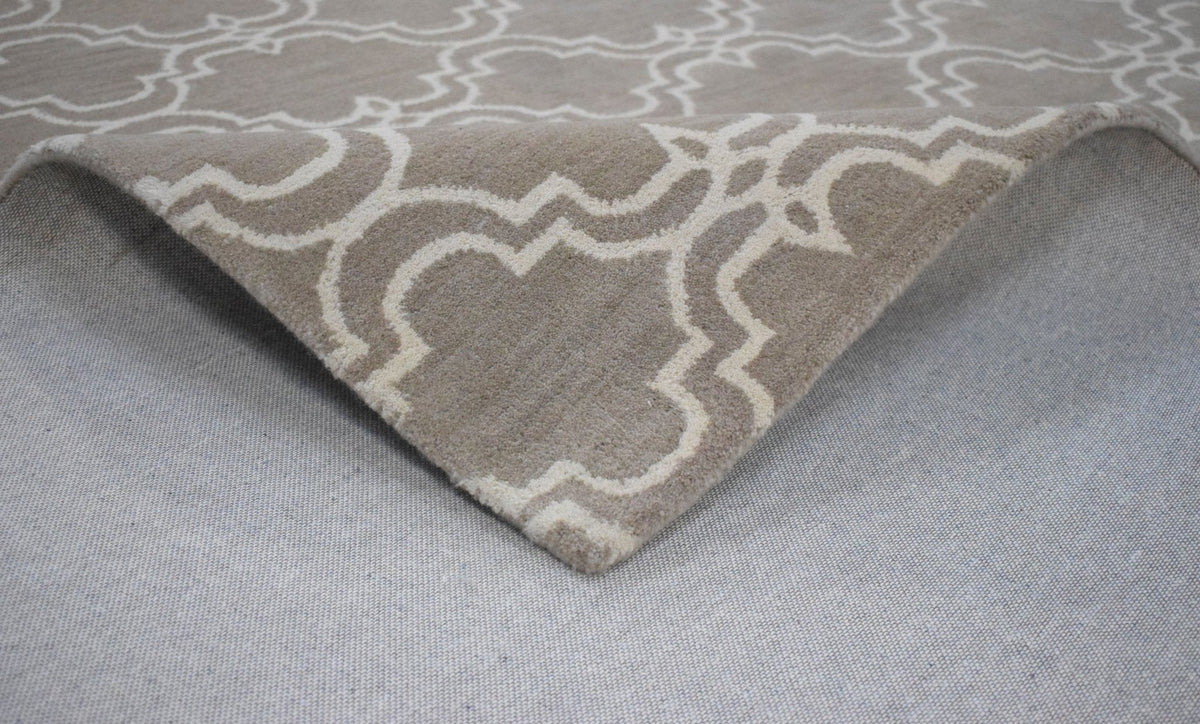 Modern Geometrical Hand Tufted Silver Wool 8x10 Area Rug.