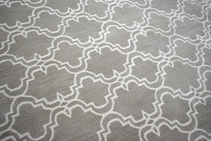 Modern Geometrical Hand Tufted Silver Wool 8x10 Area Rug.