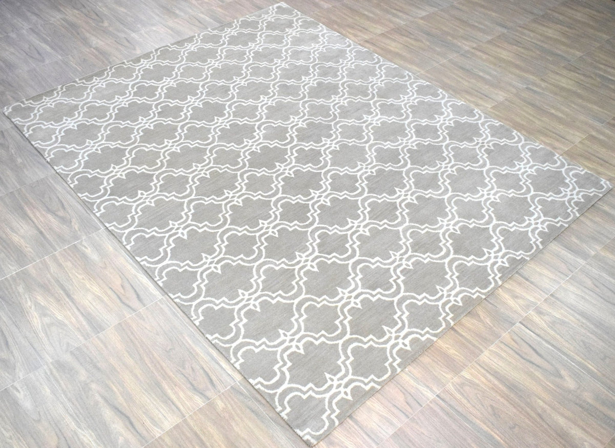 Modern Geometrical Hand Tufted Silver Wool 8x10 Area Rug.