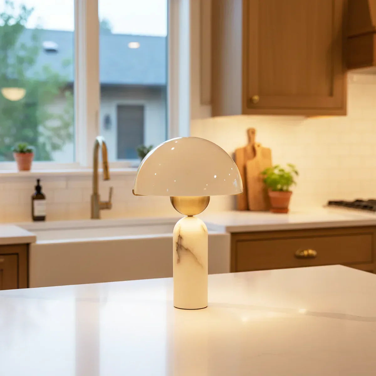 Alabaster Peono Table Lamp