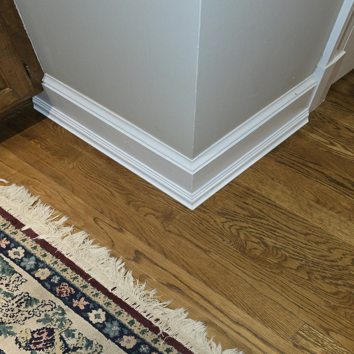 EWSC16 Solid Crown 1-3/8" High x 1" Deep Moulding. Unfinished.