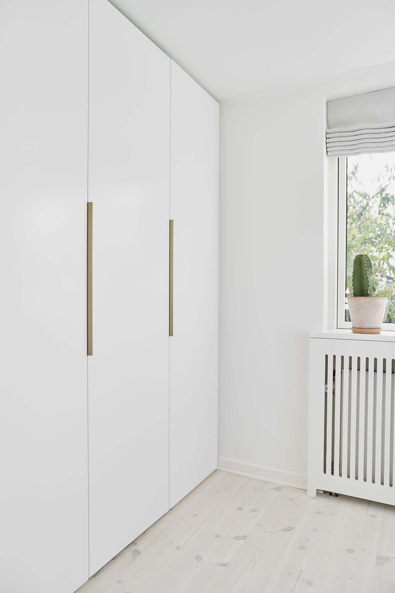 Brushed Bronze "Edge Straight" Tab Drawer Pulls