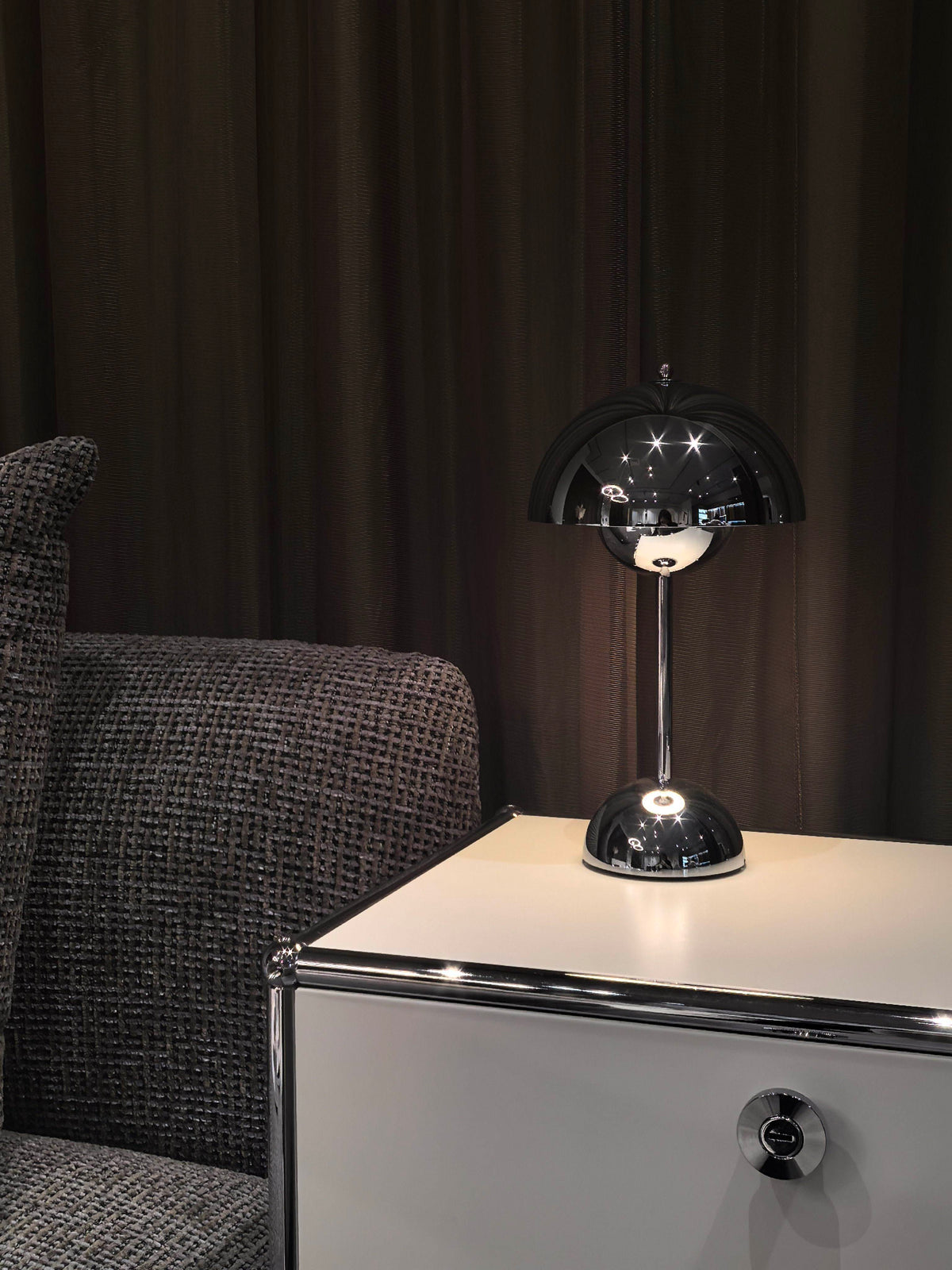Flowerpot VP9 Portable Table Lamp