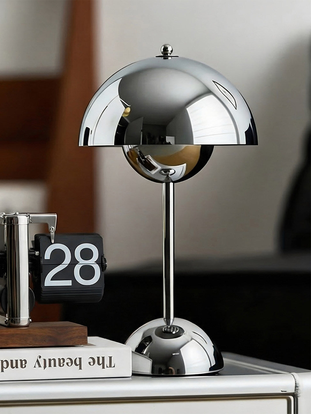 Flowerpot VP9 Portable Table Lamp