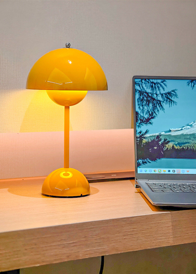 Flowerpot VP9 Portable Table Lamp