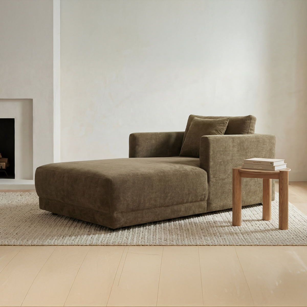 Bryn Chaise Heritage Cedar Green lifestyle image