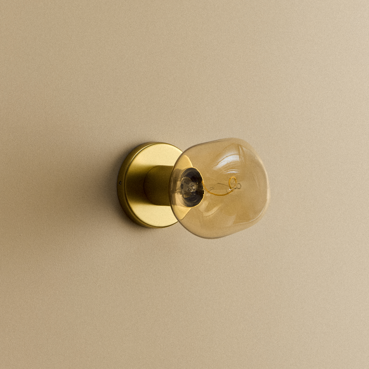 Lochan Wall Light in Brass + Voronoi I