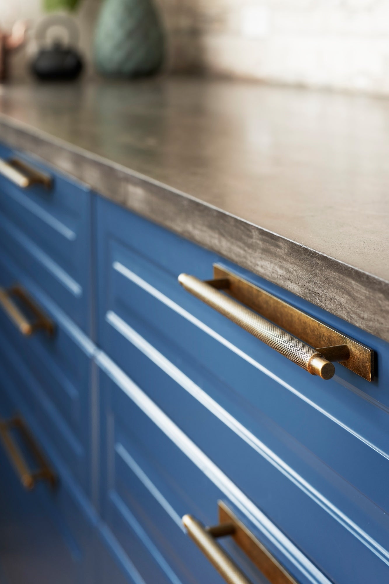 Knurled Backplate Antique Bronze "Manor" Knobs and Drawer Pulls