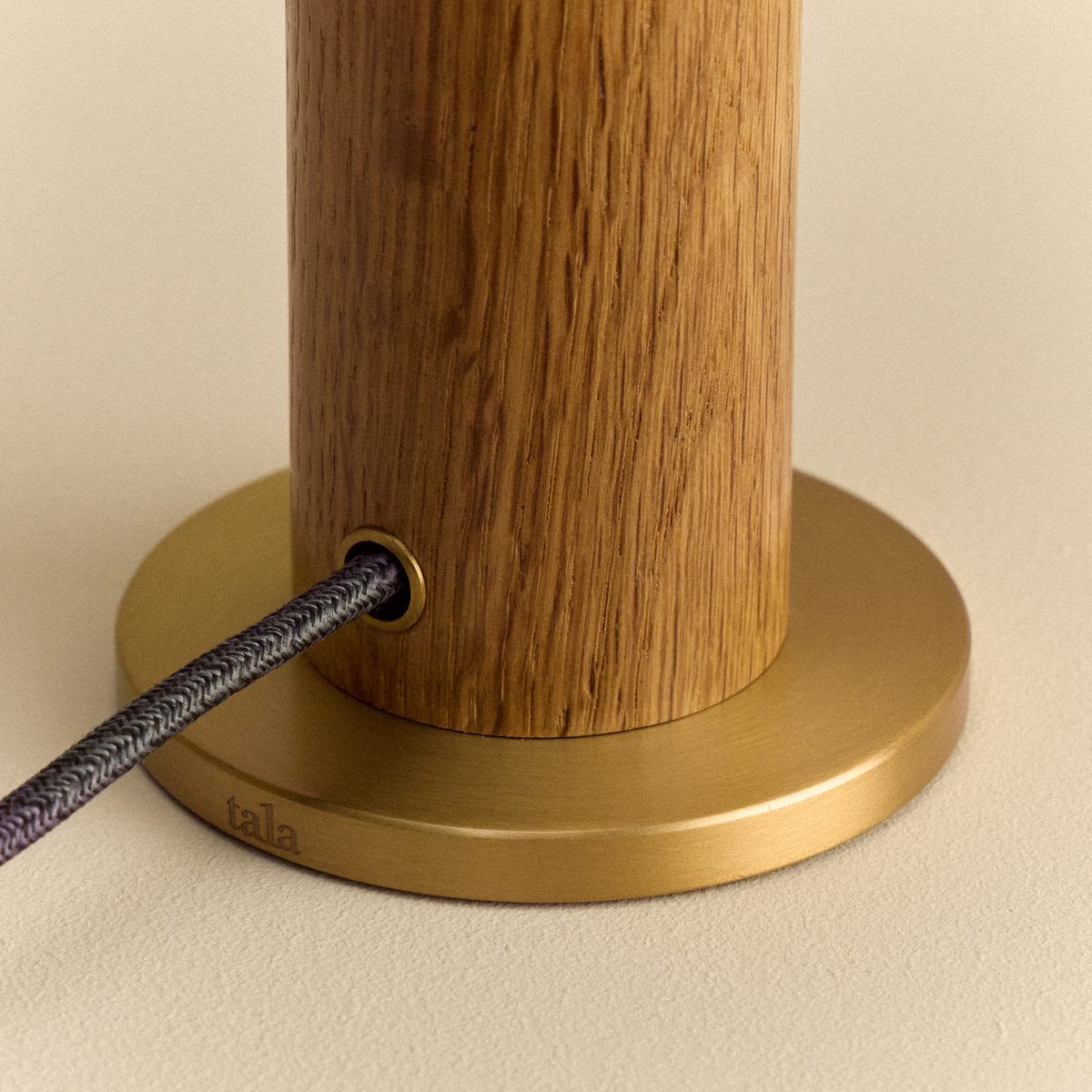 Knuckle Table Lamp in Oak + Enno.
