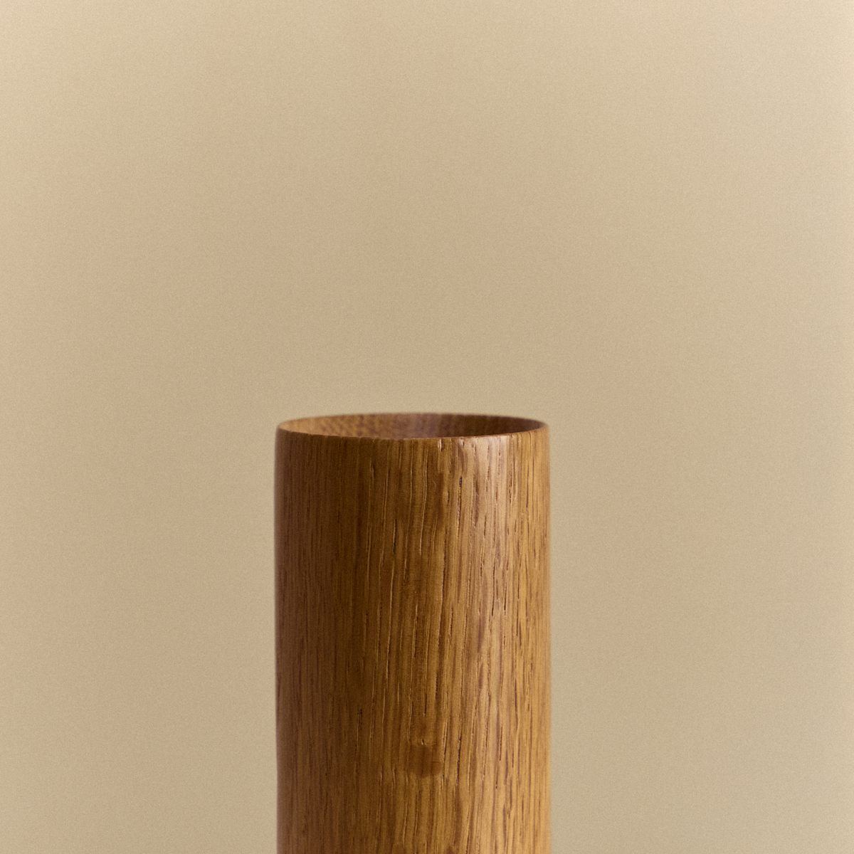 Knuckle Table Lamp in Oak + Enno.