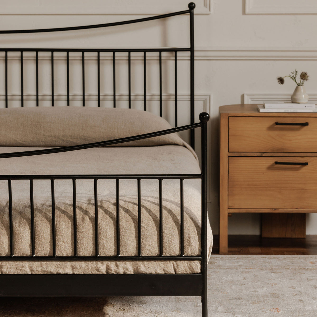 Monet Queen Bed Black view 8