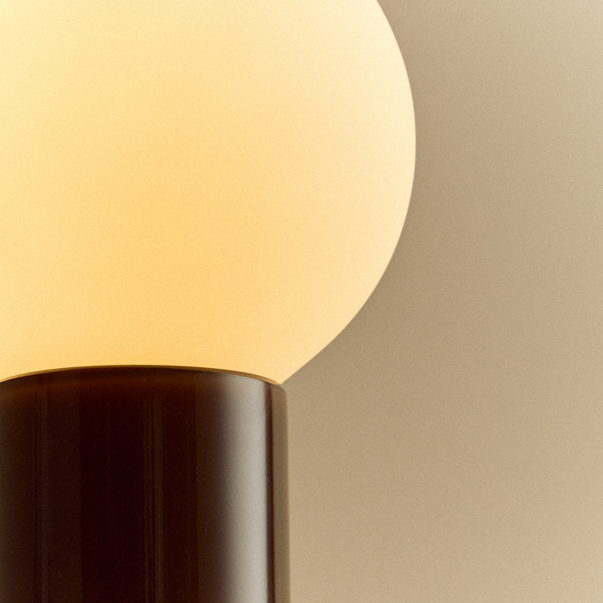 Shore Table Lamp in Bottle Brown.