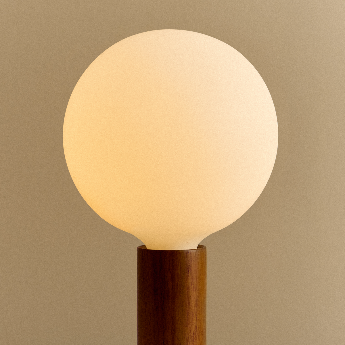 Knuckle Table Lamp in Walnut + Sphere IV.