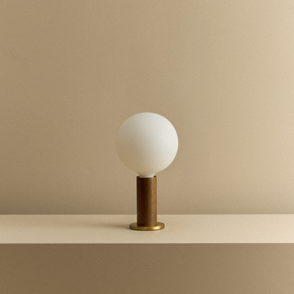 Knuckle Table Lamp in Walnut + Sphere IV.