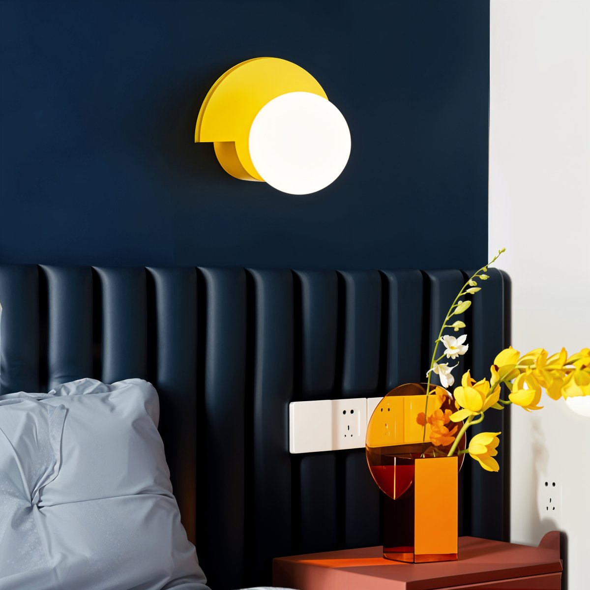 Albus Wall Lamp.