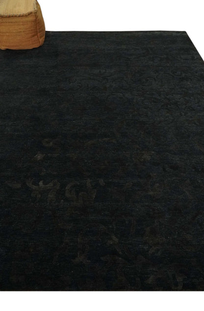 Antique Style Charcoal, Gray and Silver 8x10 Hand knotted wool Area Rug.