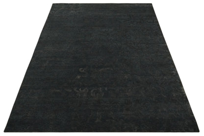 Antique Style Charcoal, Gray and Silver 8x10 Hand knotted wool Area Rug.