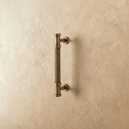 Aque Knob & Pull Bar.