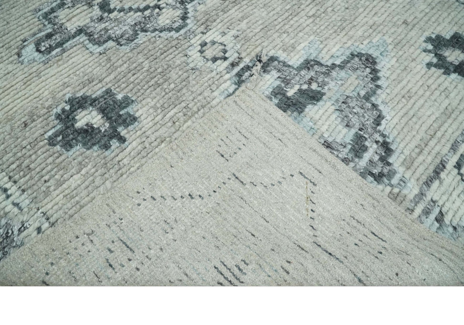The Rug Decor Area Rug Hand Knotted Silver and Charcoal Traditional with Blended Custom Made Wool Rug Hand Knotted Silver and Charcoal Traditional with Blended Custom Made Wool Rug