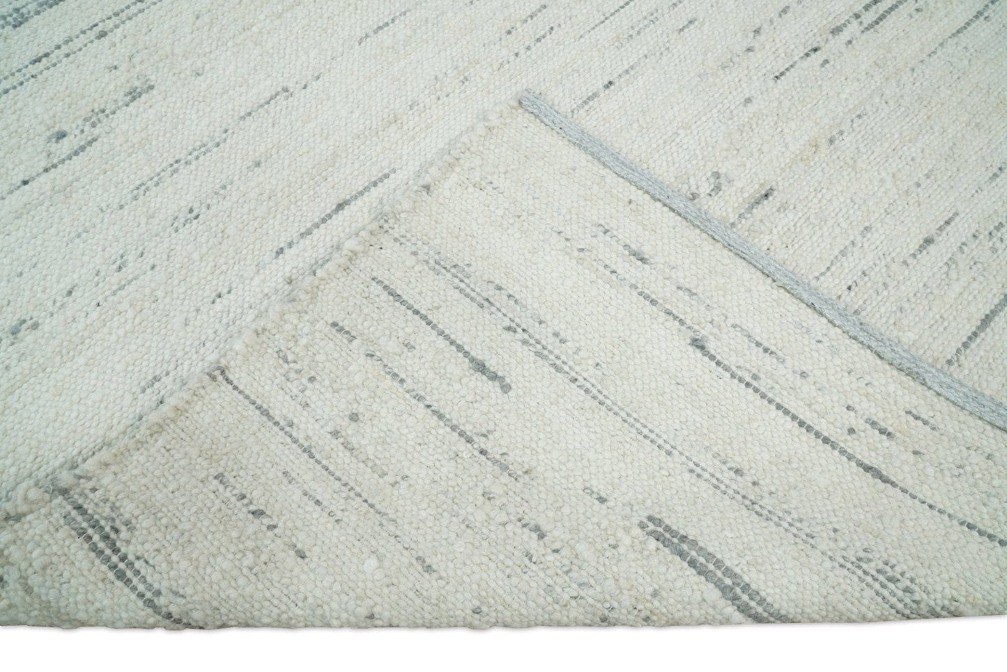 The Rug Decor Area Rug 5x8 Hand Made Woolen Chunky and Soft Ivory and Gray Area Rug Hand Made Woolen Chunky and Soft Ivory and Gray Area Rug