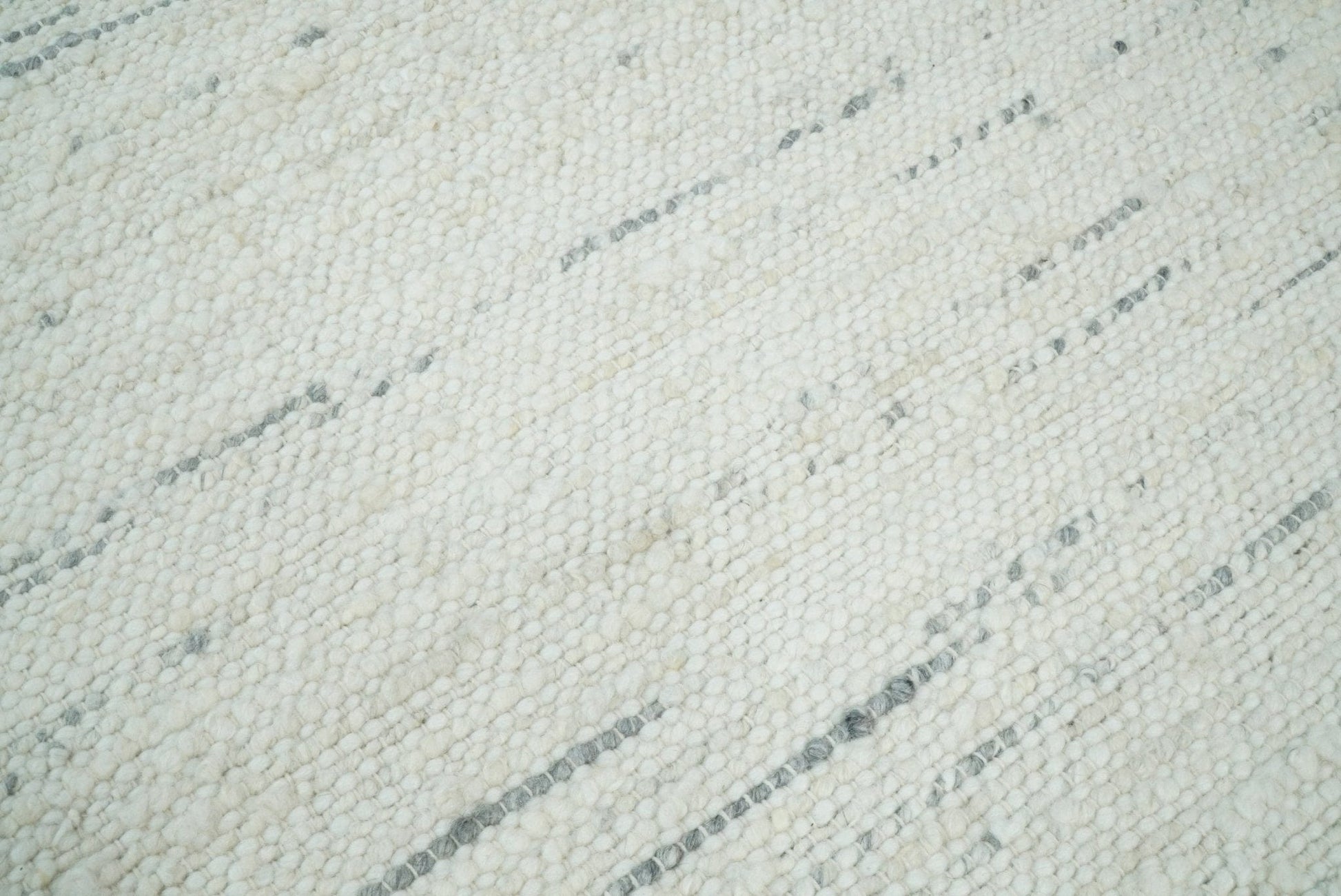 The Rug Decor Area Rug 5x8 Hand Made Woolen Chunky and Soft Ivory and Gray Area Rug Hand Made Woolen Chunky and Soft Ivory and Gray Area Rug