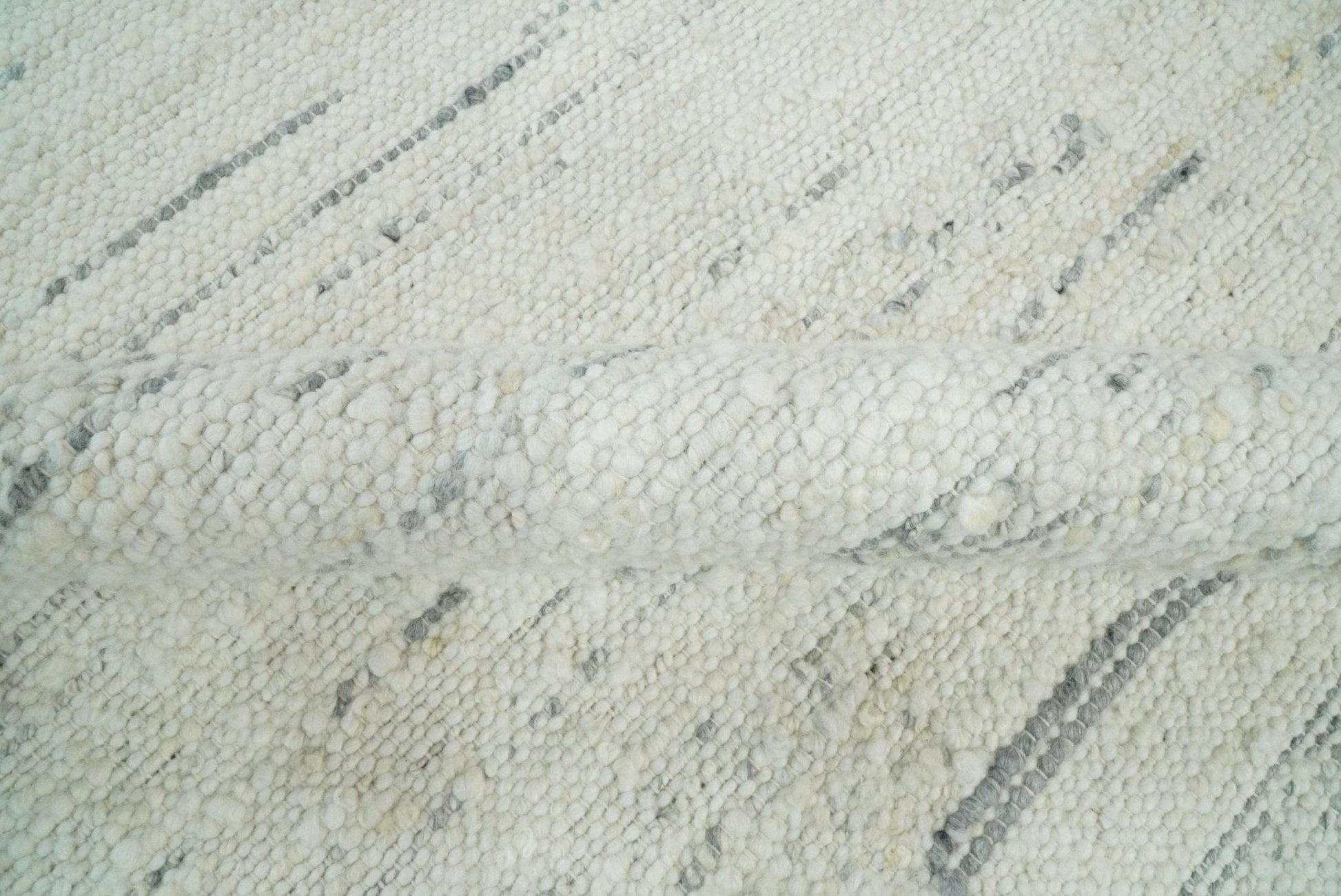 The Rug Decor Area Rug 5x8 Hand Made Woolen Chunky and Soft Ivory and Gray Area Rug Hand Made Woolen Chunky and Soft Ivory and Gray Area Rug