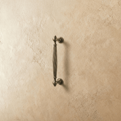 Artemis Knob And Pull Bar.