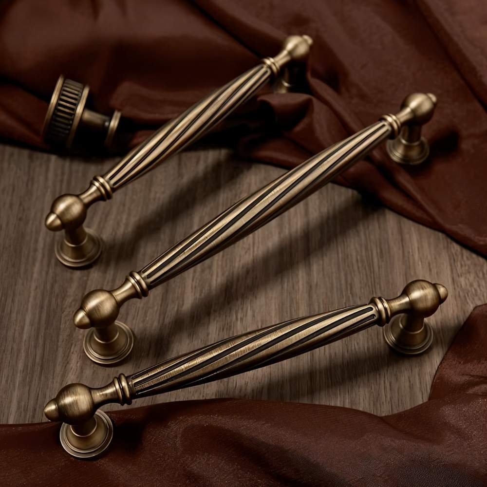 Artemis Knob And Pull Bar.