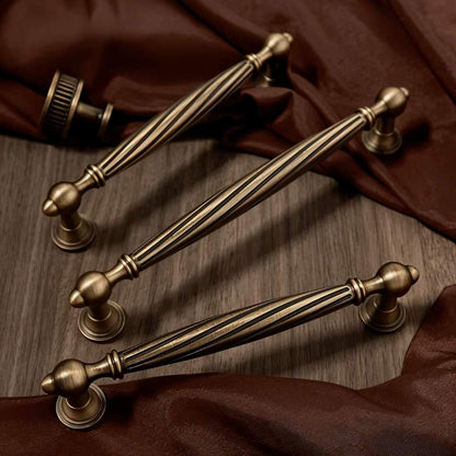 Artemis Knob And Pull Bar.