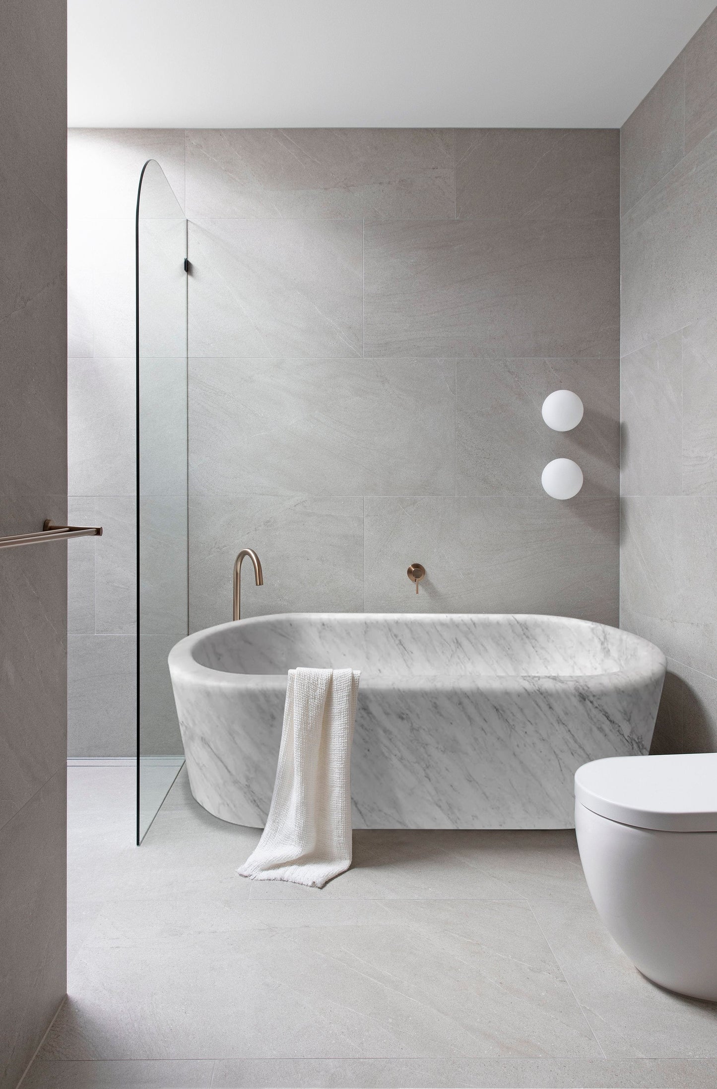 Villohome | Online Flooring Shop Bathtubs Marble / (W)32" (L)70" (H)20" / Polished Imperial White Marble Bathtub Hand-carved from Solid Marble Block (W)32" (L)70" (H)20" Imperial White Marble Bathtub Hand-carved from Solid Marble Block (W)32" (L)70" (H)20"