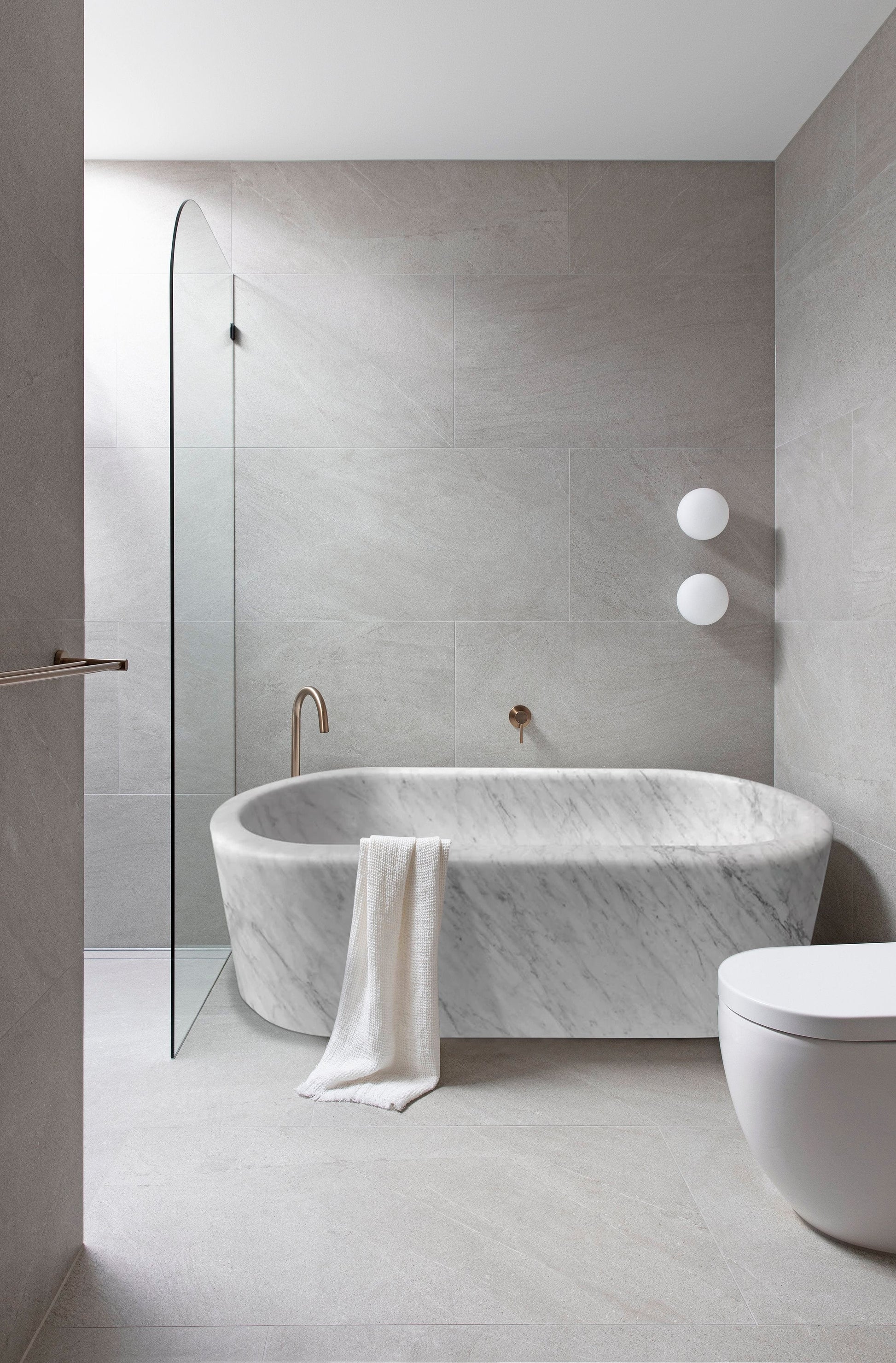 Villohome | Online Flooring Shop Bathtubs Marble / (W)32" (L)70" (H)20" / Polished Imperial White Marble Bathtub Hand-carved from Solid Marble Block (W)32" (L)70" (H)20" Imperial White Marble Bathtub Hand-carved from Solid Marble Block (W)32" (L)70" (H)20"