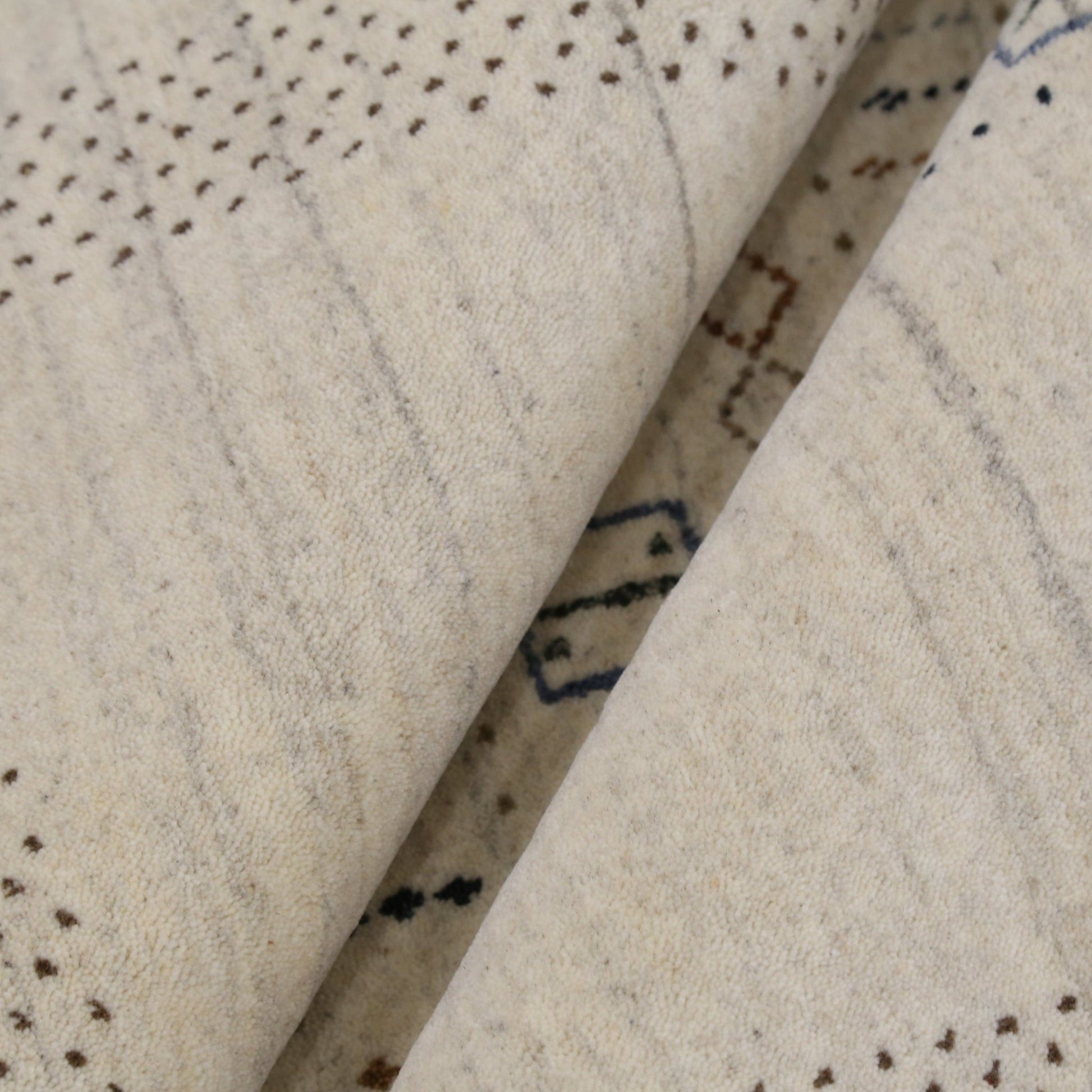 Beige Center Pattern Design Hand Loomed Wool Area Rug.
