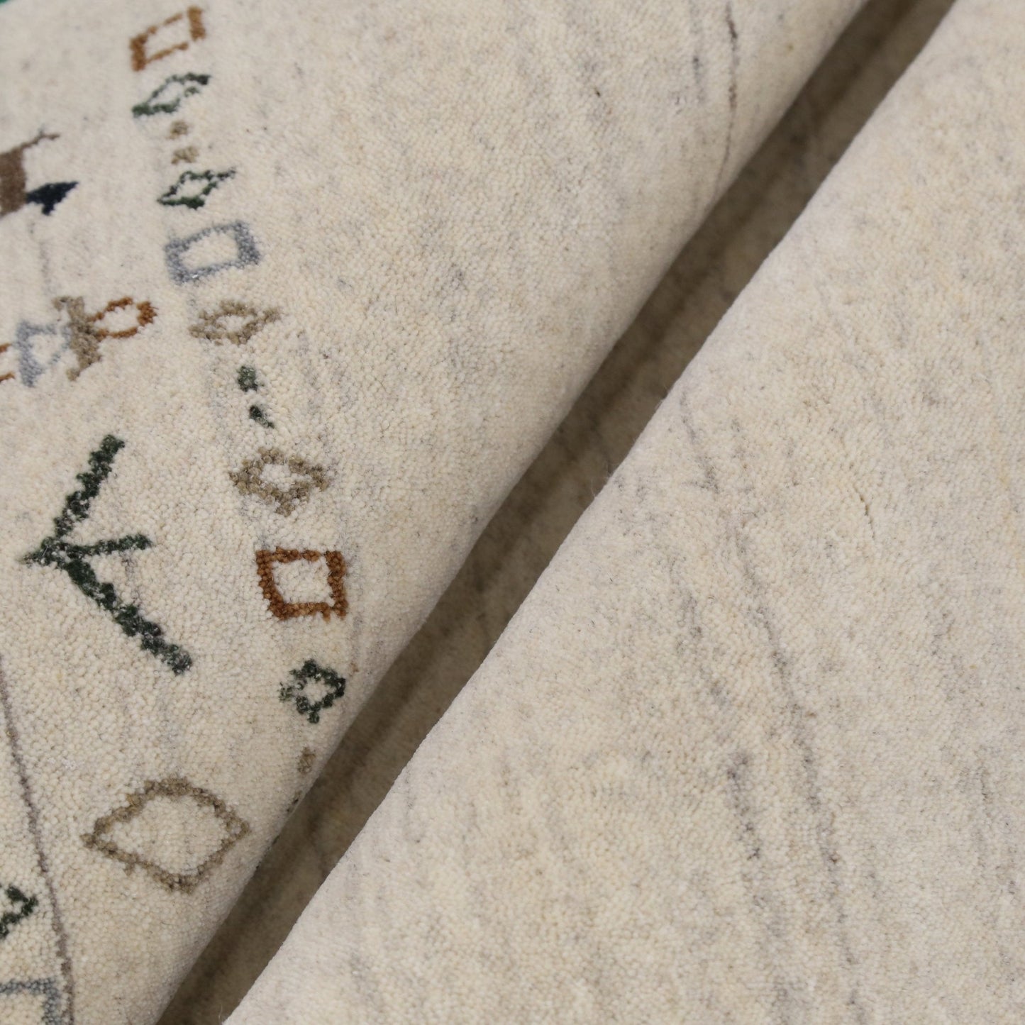 Beige Contemporary Pattern Hand Loomed Wool Area Rug.
