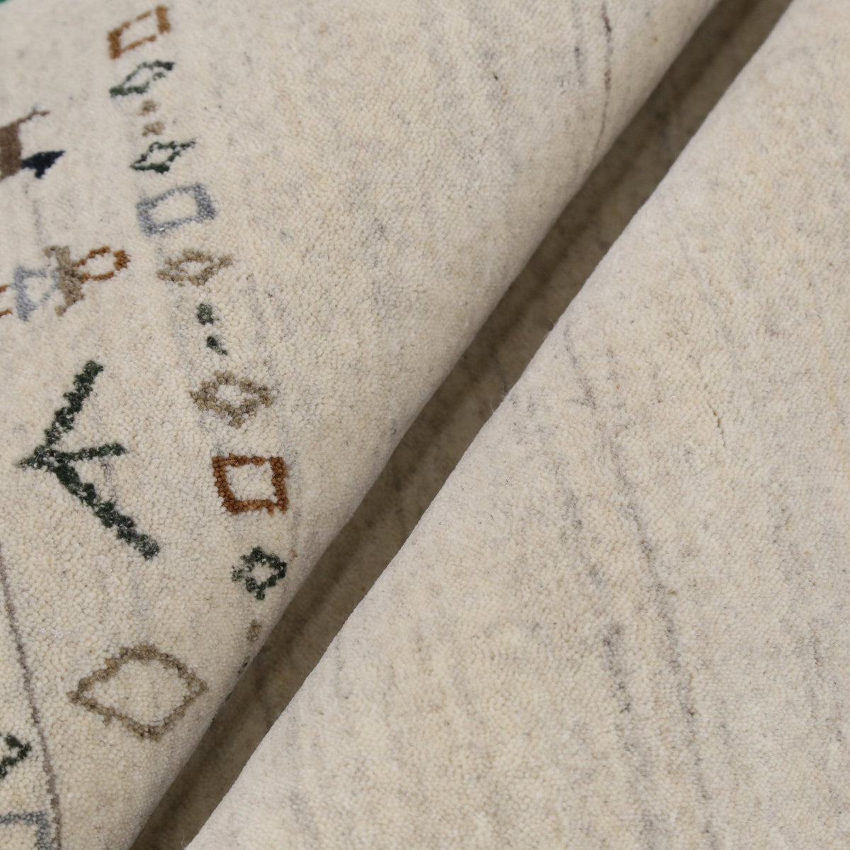 Beige Contemporary Pattern Hand Loomed Wool Area Rug.