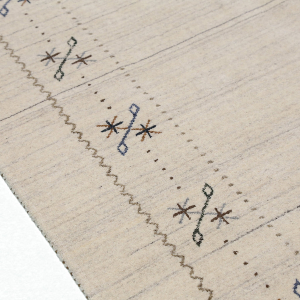 Beige Gabbeh Border Design Hand Loomed Wool Area Rug.