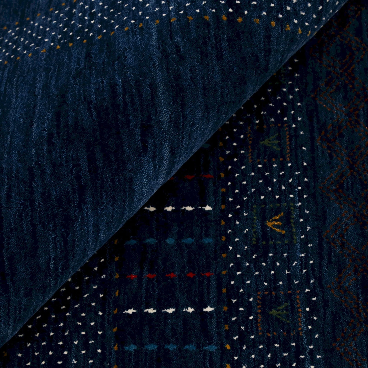 Blue And White Center Pattern Design Hand Loomed Wool Area Rug.