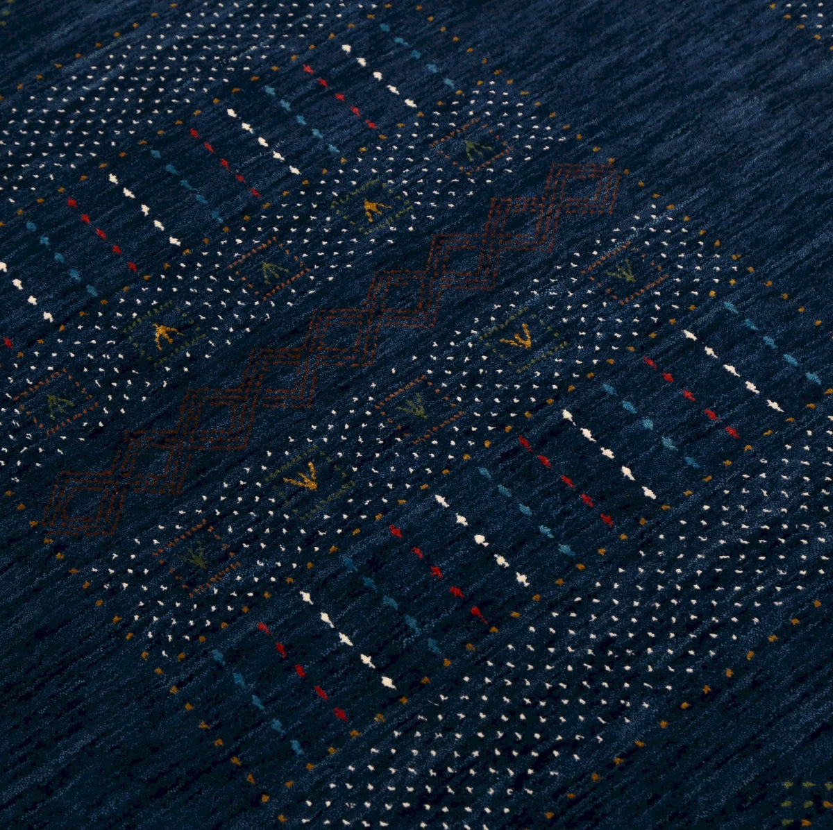 Blue And White Center Pattern Design Hand Loomed Wool Area Rug.