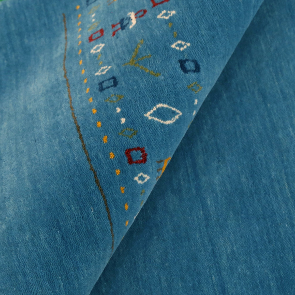 Blue Contemporary Design Hand Loomed Wool Area Rug.