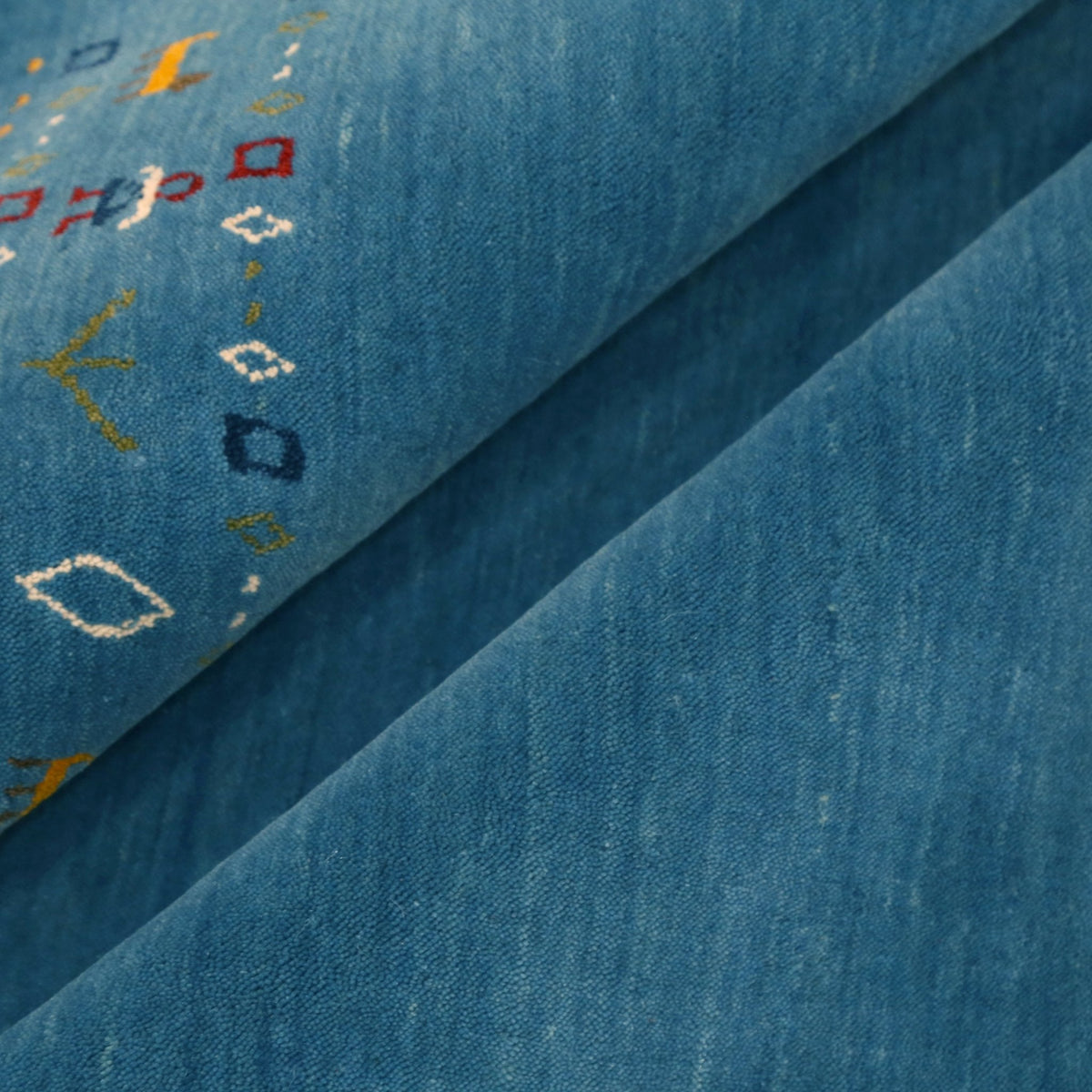 Blue Contemporary Design Hand Loomed Wool Area Rug.