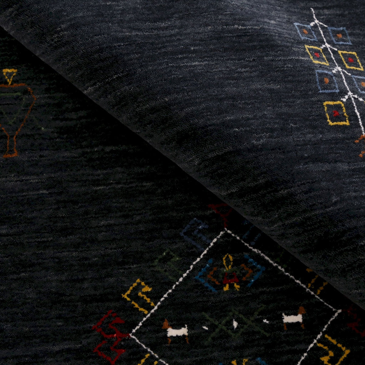 Charcoal Tribal Center Medallion Hand Loomed Wool Area Rug.