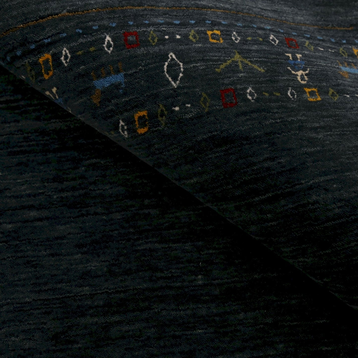 Contemporary Design Charcoal Hand Loomed Wool Area Rug.